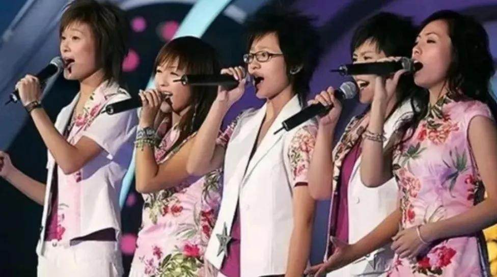 抖音团播市场规模_年轻人团播热潮_tiktok日本直播